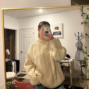 Cutest vintage oversized white sweater